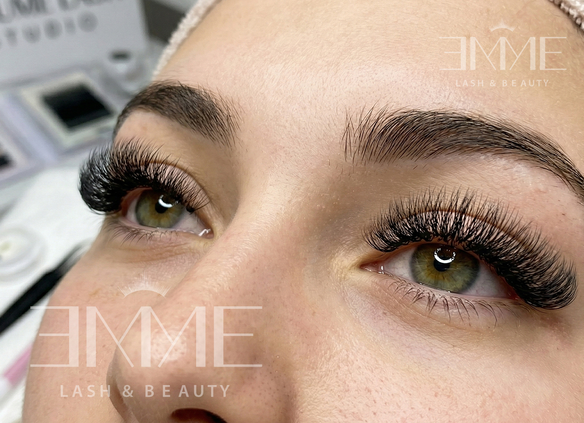 how-volume-eyelashes-extensions-boost-confidence-and-beauty